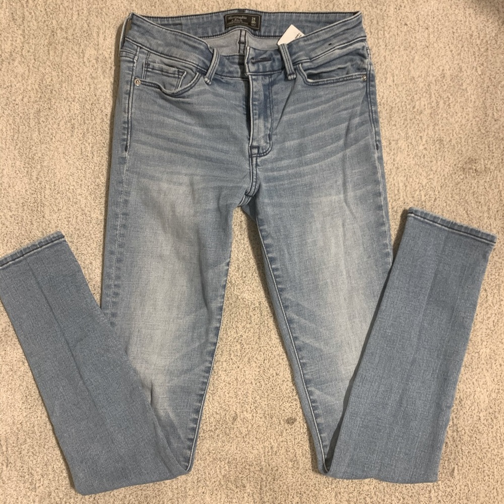 Light wash super skinny jeans